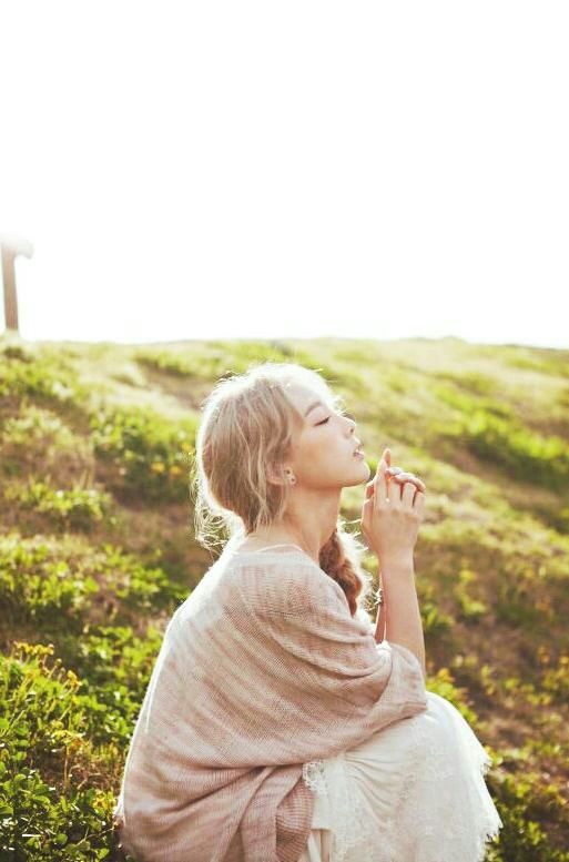 金泰妍最新專輯圖片揭秘，小巷深處的音樂寶藏與獨(dú)特風(fēng)情