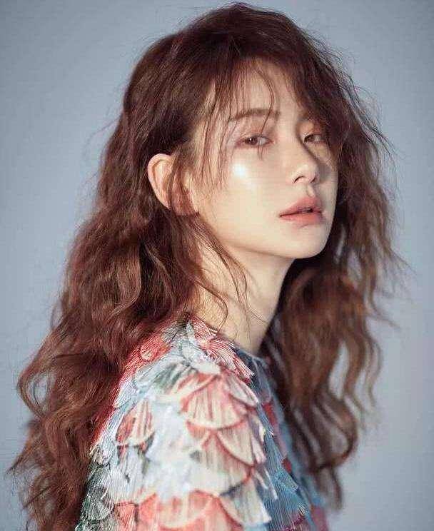 2025明星最新發(fā)型，潮流變遷與時尚影響力揭秘