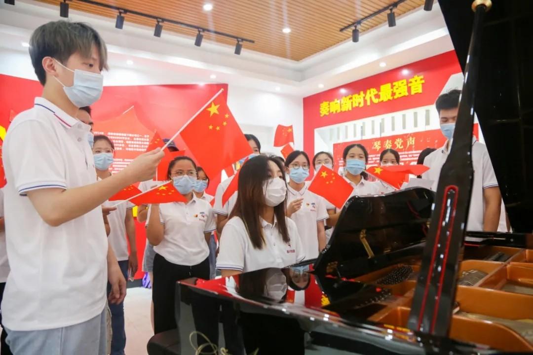 2025最新網(wǎng)絡(luò)紅歌，學(xué)習(xí)變化，自信成就未來，唱響勵志之歌的時代旋律