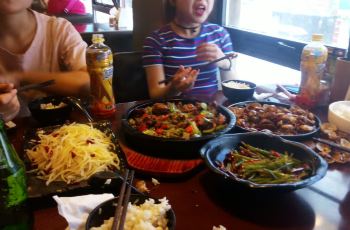 最新石鍋菜主題餐廳，勵(lì)志美食盛宴，融合自信、成就與味蕾享受