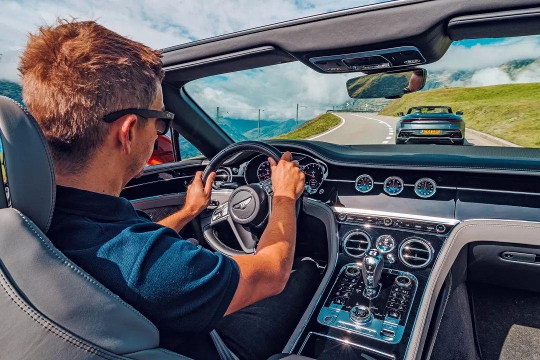 英倫對(duì)決最新預(yù)告片，友情與陪伴的英倫之旅首發(fā)亮相